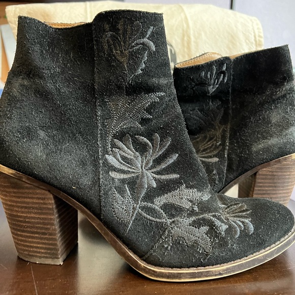 Lucky Brand Shoes - Lucky Brand Suede Booties